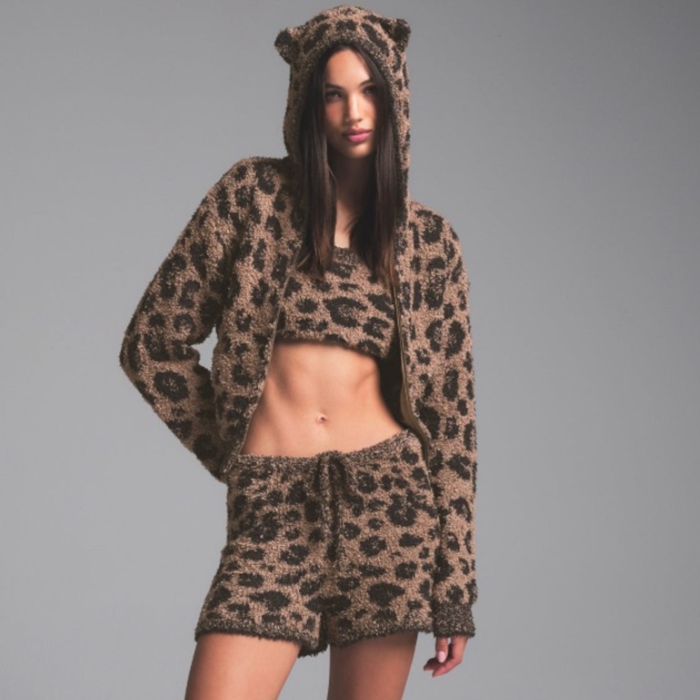 COZY KNIT ANIMAL EAR HOODIE | LEOPARD PRINT
SIZE SMALL/MEDIUM